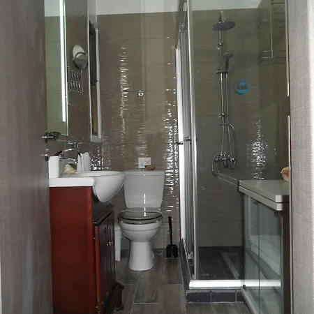 Sunshine Apts, Two Bedroom , Free Internet, No 3 Апартаменти *