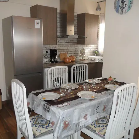 Sunshine Apts, Two Bedroom , Free Internet, No 3 Айя-Напа