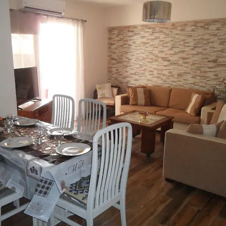 Апартаменти Sunshine Apts, Two Bedroom , Free Internet, No 3 *